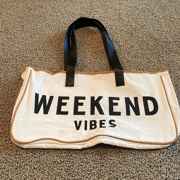 Weekend Vibes Tote Bag in GUC - Picture 1 of 12
